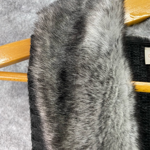 Chicos Women’s Arya Faux Fur Sweater Vest Size Small 4 (0) Knit Sleeveless Woven - Picture 4 of 10